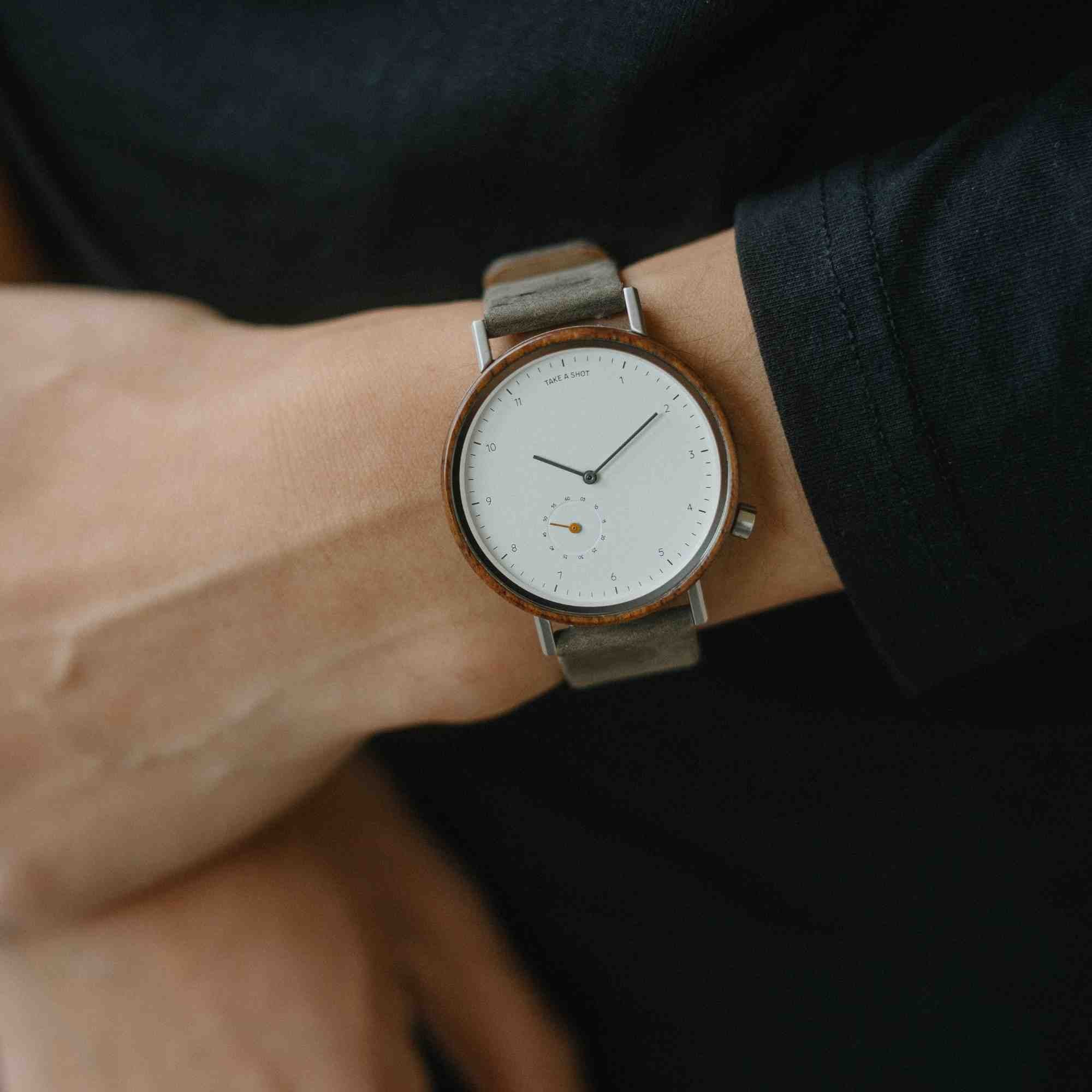 George: Walnut Wood 42mm