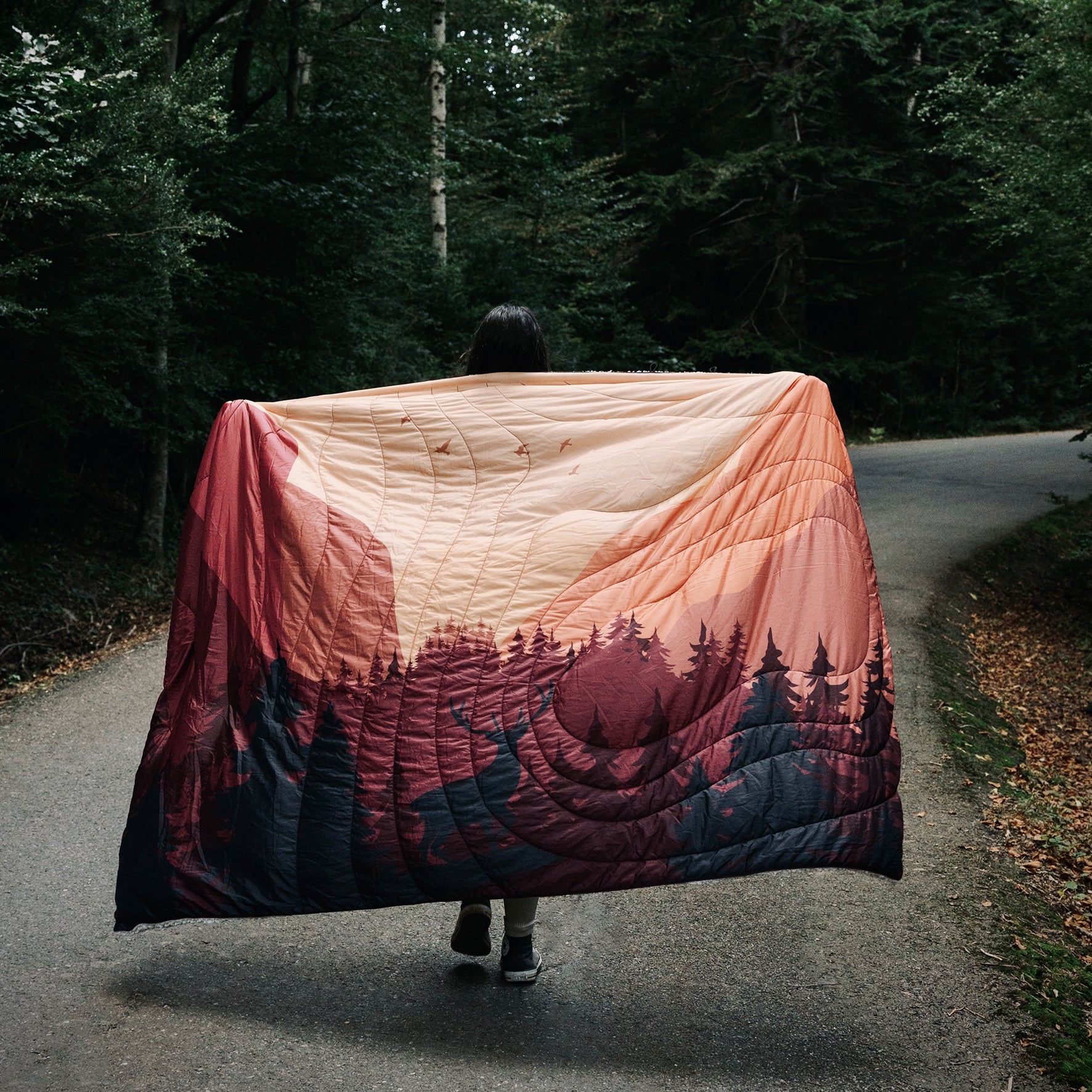 The Adventures - Outdoordecke Sherpa Fleece - Misty Mountains Red