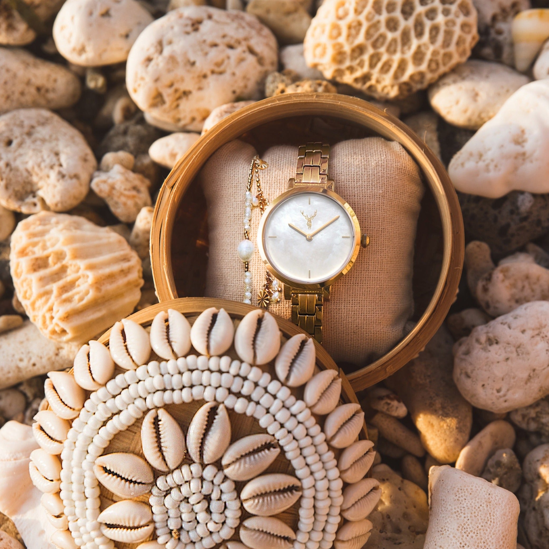 0C2A1900-bea-mit-KissofPearl-gold-klein_edited.jpg