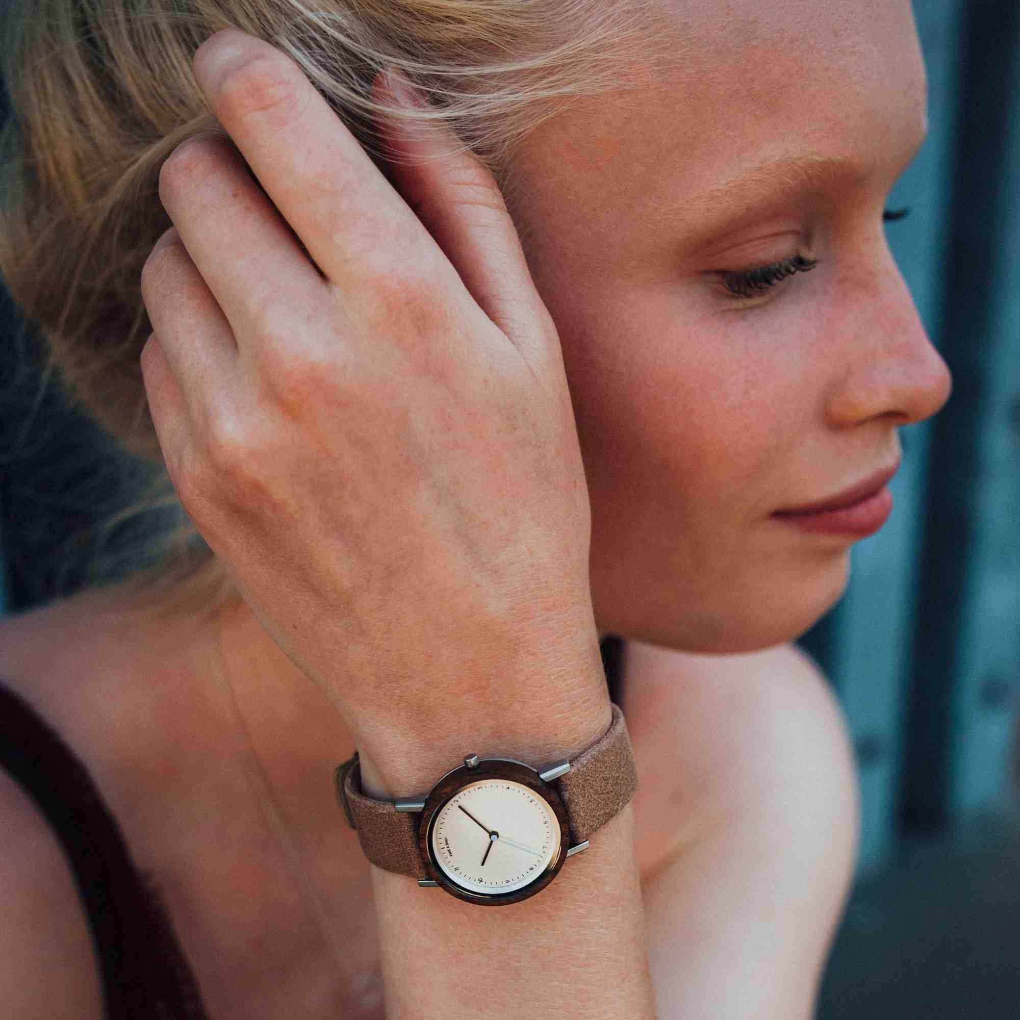 Liv: Walnut wood - Cinnamon 30mm