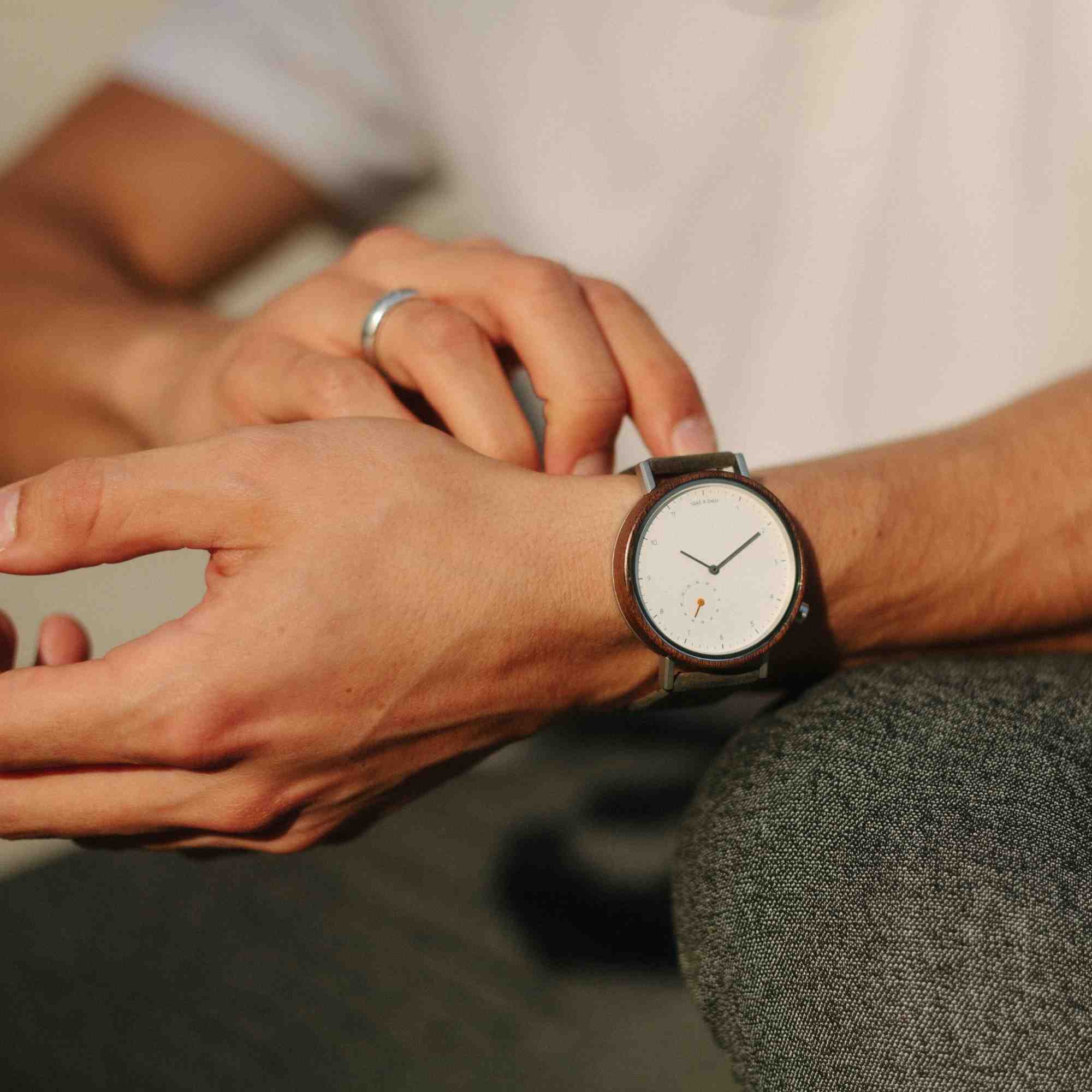 George: Walnut Wood 42mm